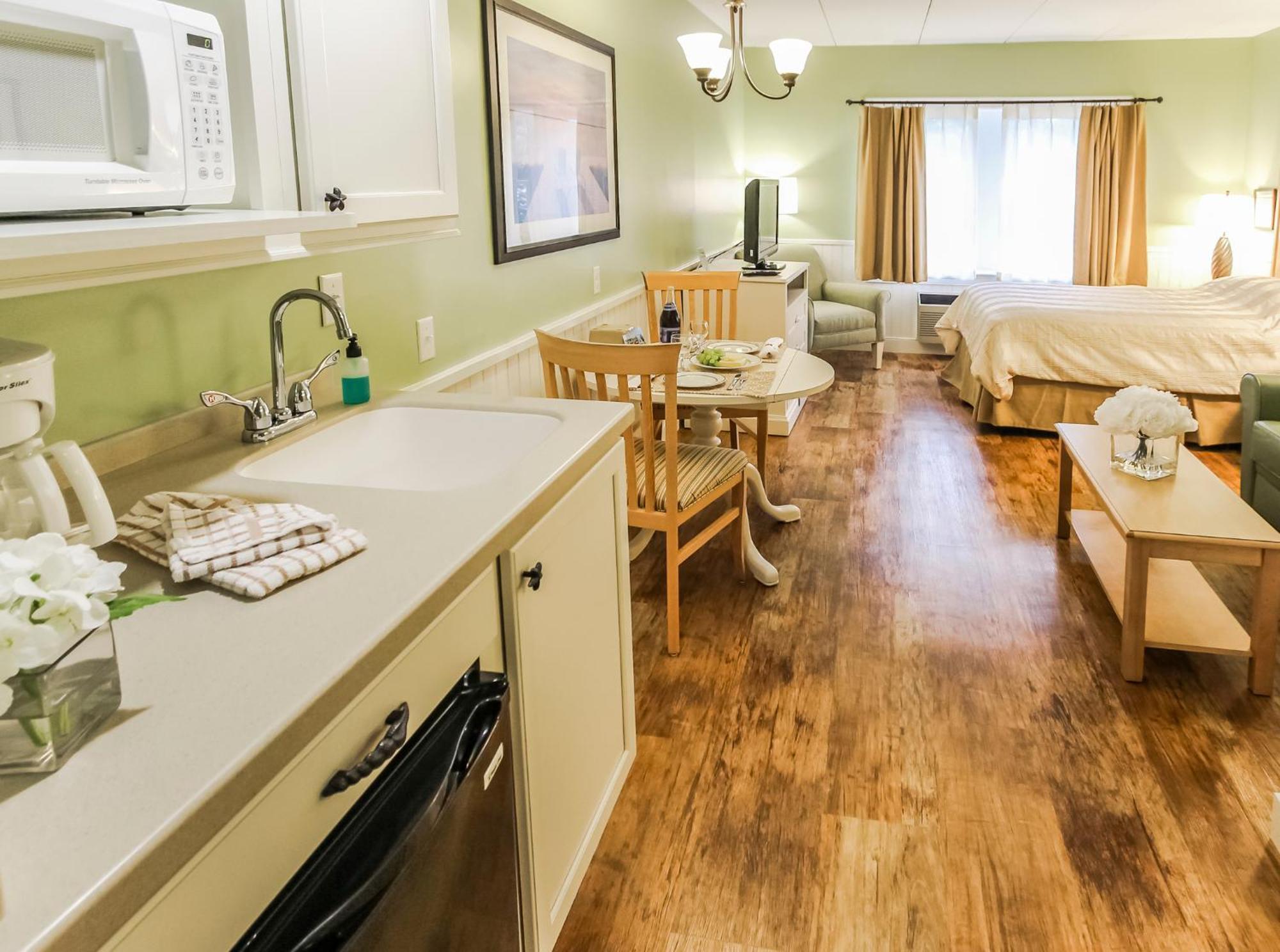 Holly Tree Hotel 3*