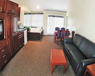 Holly Tree Hotel 3*