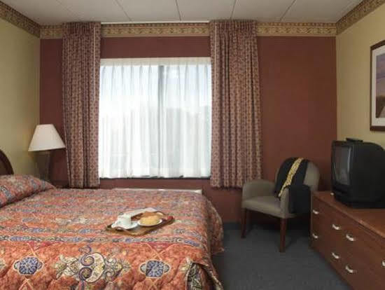 Holly Tree Hotel 3*