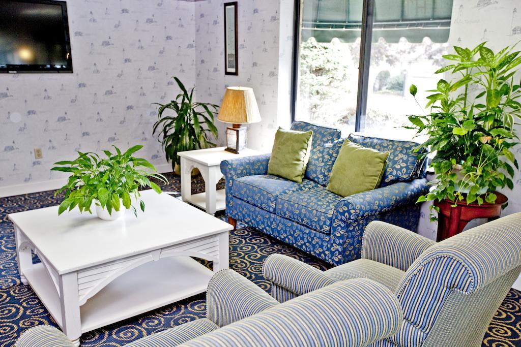 Holly Tree Hotel 3*